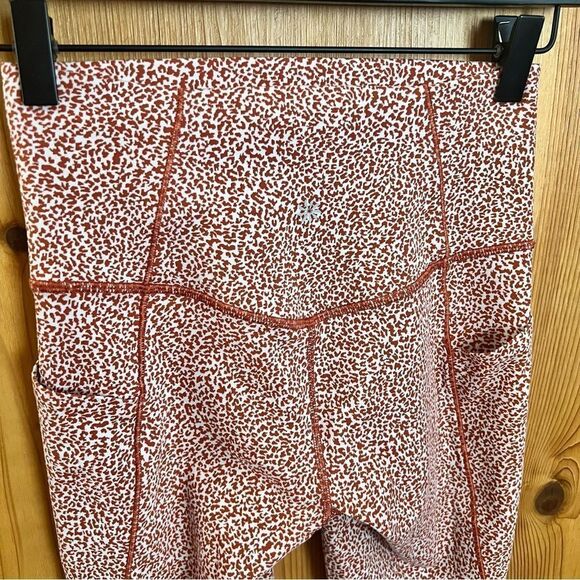 Athleta Rust Cheetah Print Salutation Stash Textured 7/8 Pocket Leggings - Picture 10 of 11